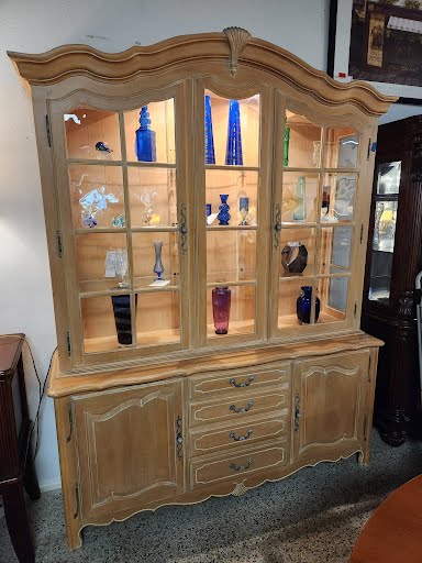 68W" ETHAN ALLEN China Cabinet