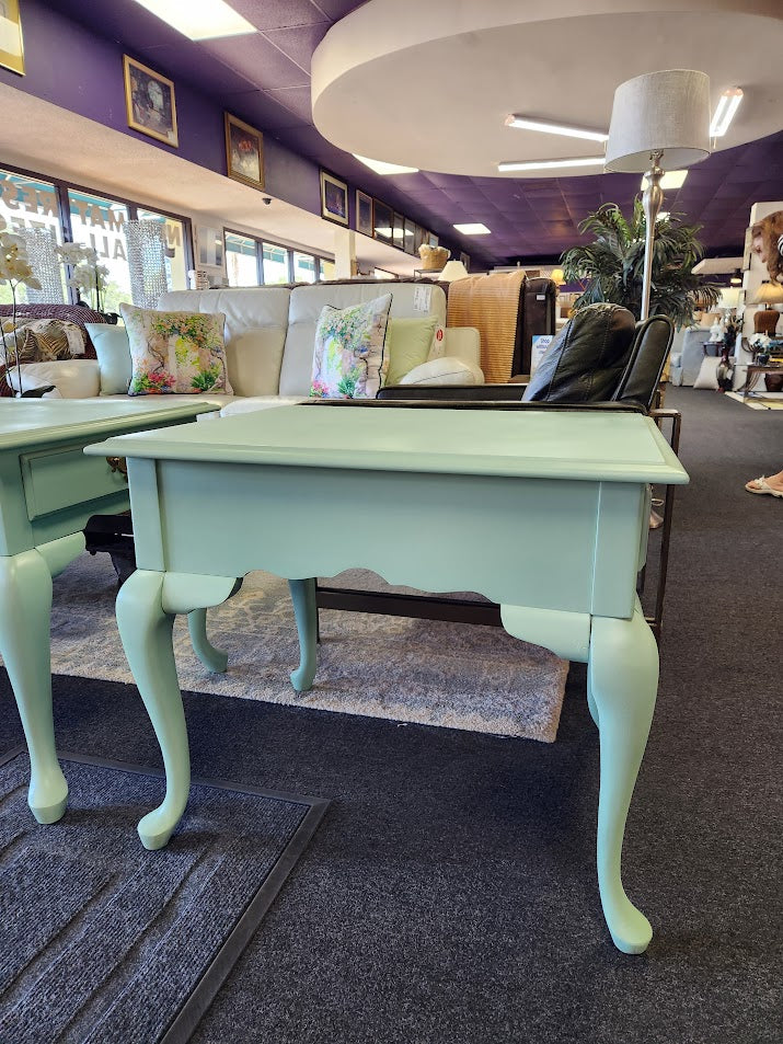 set of 2 wooden End Tables