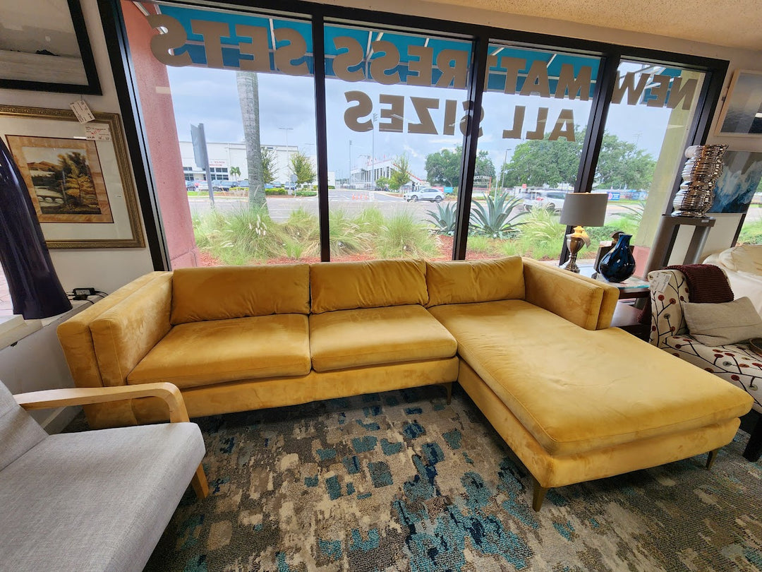 Sectional w/ chaise