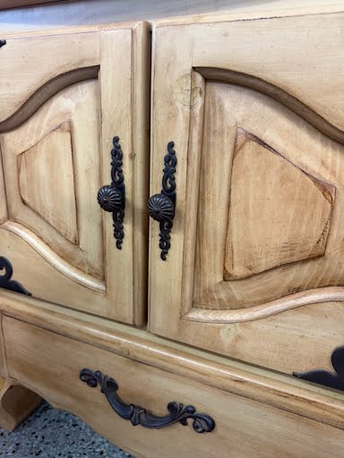 Scrolled Iron Accents Bed Set