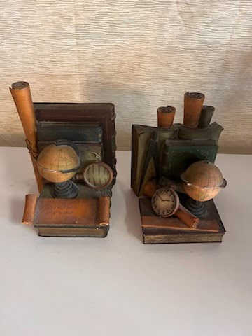 2 PIECES Book Ends