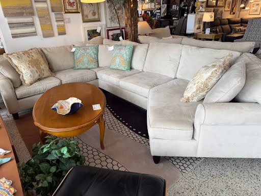 Cream Colored Haverty's Sectional