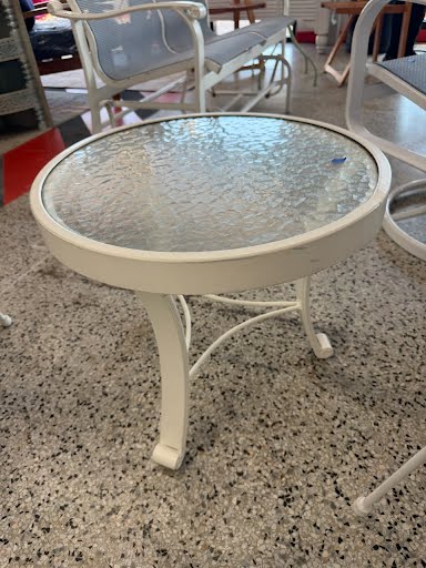 20" Round White Outdoor Table