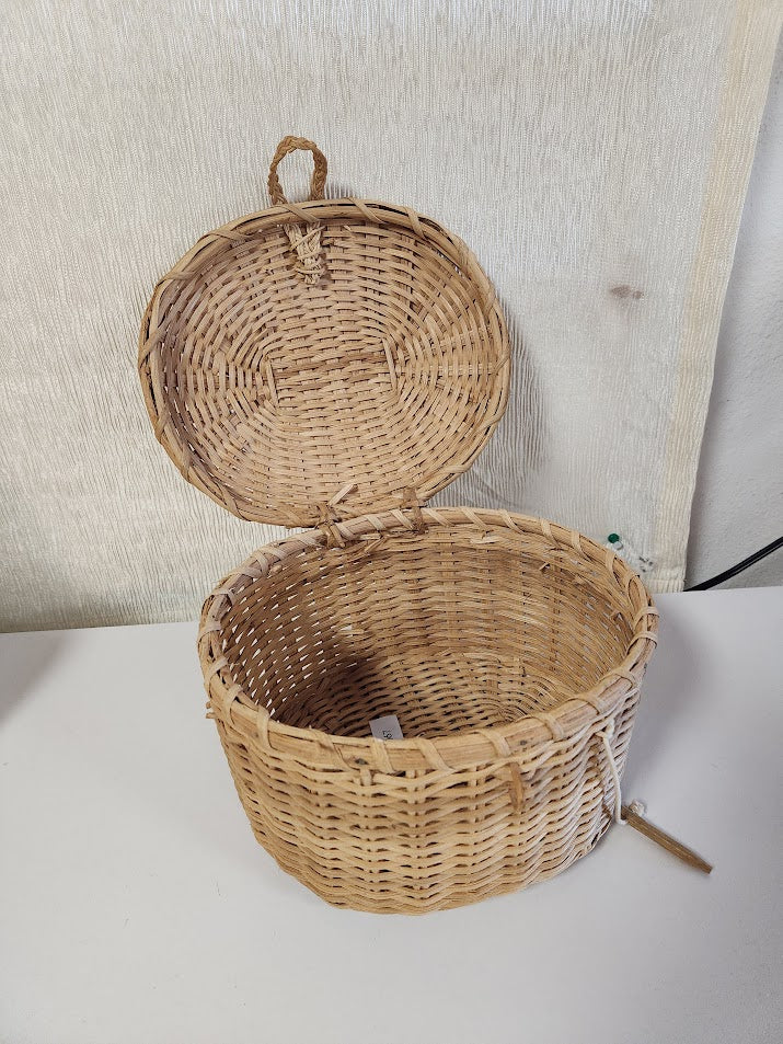 Weaved Basket With Lid