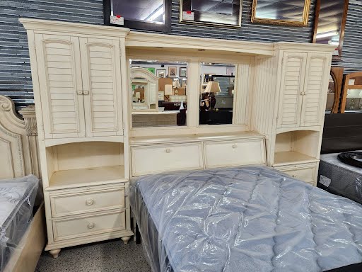 WYNWOOD 127W" Farmhouse Queen Bed