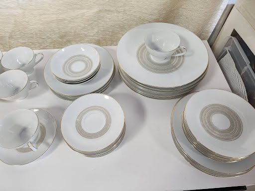 34 Pieces Noritake China Samara Pattern