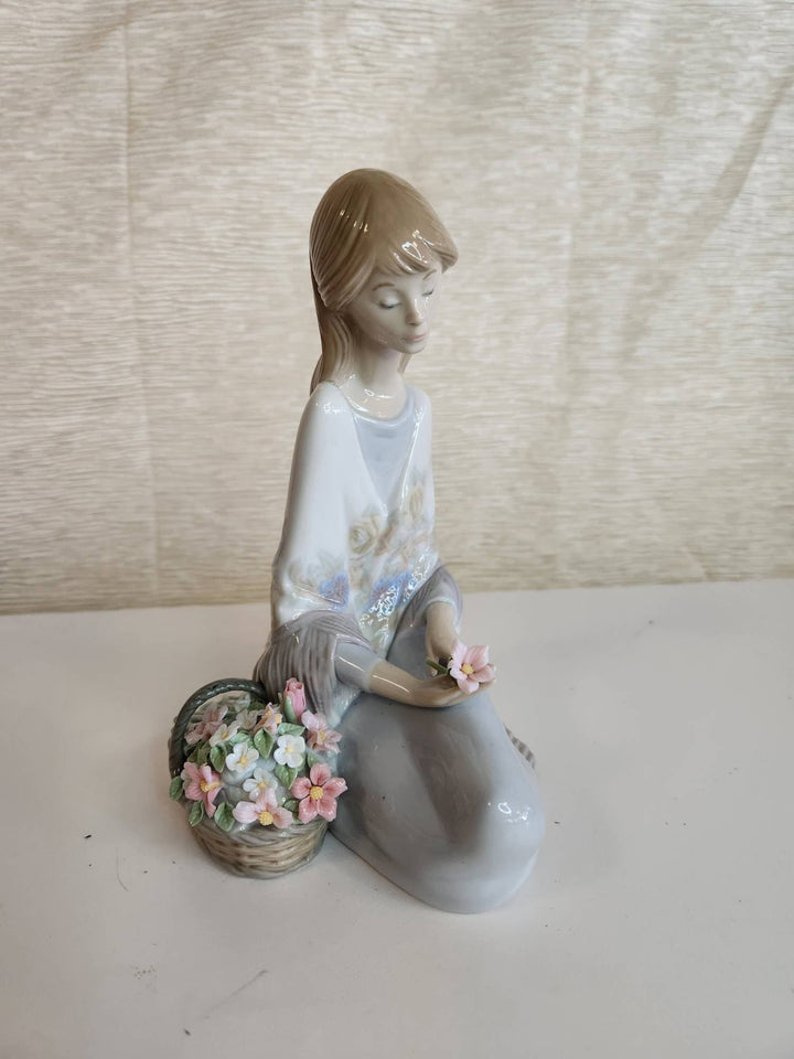 Lladro Brillo "Girl with Basket of Flowers" Figurine