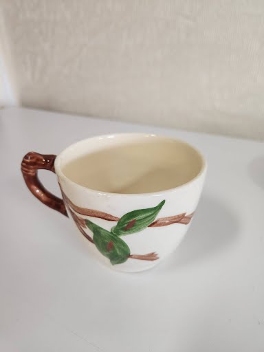 Flat cup and saucer Set