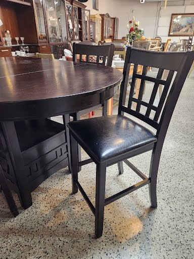 Counter Table w. Four Chairs 1 Leaf