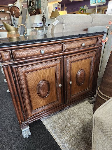 Thomasville Chest w. Stone Top