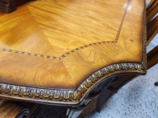 Fairmount Designs Dining Table w.6 Chairs + 2 Leaves