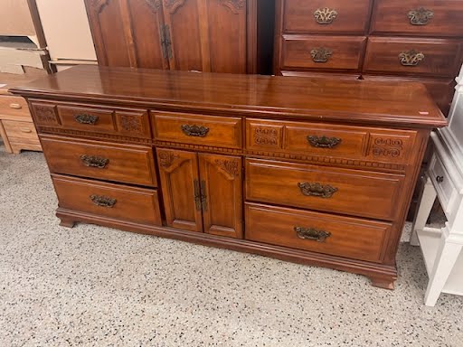 Sumter Cabinet Dresser w. 2 Mirrors