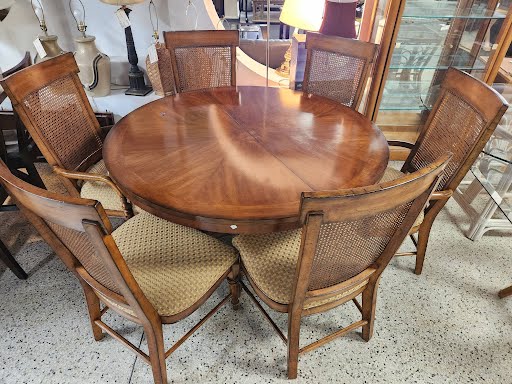 54" Round Dining Set w. 6 Chairs