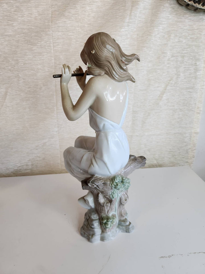 Lladro "A Graceful Tune"