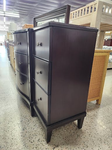 66W" BERNHARDT Dresser w/ Mirror - Mahogany Finish