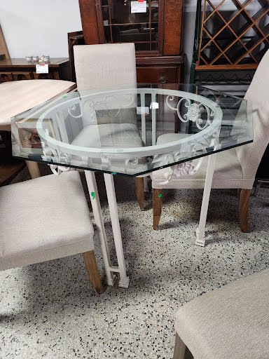 Dining Set Glass top w. Four chairs
