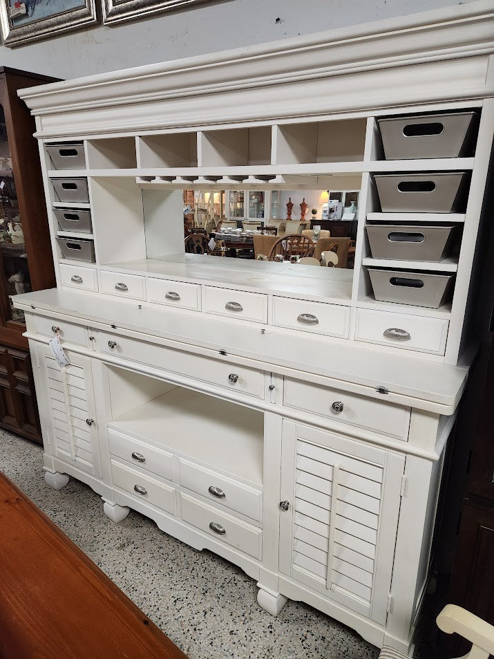 China Cabinet With Mirror/Hutch With Light