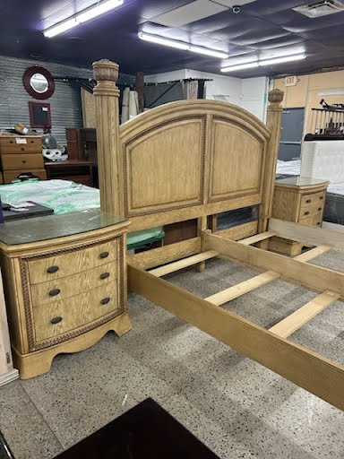 3 Piece King Bed Set w. 2 Nightstands