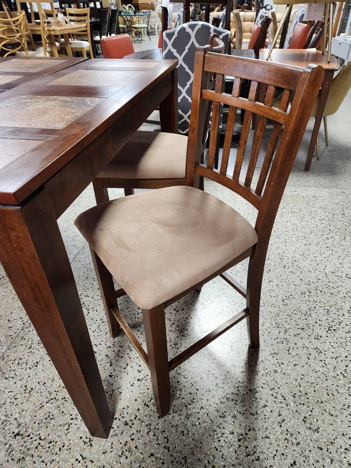 Counter Table w. Four Chairs