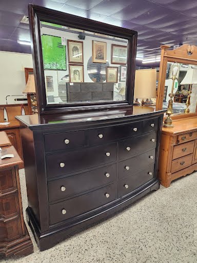 Dresser Dk W. Mirror 9 Drawers