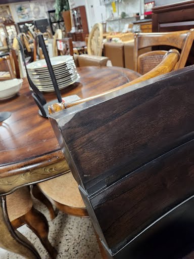 Dining Table w.Four Chairs/2 Leaves Dark Wood