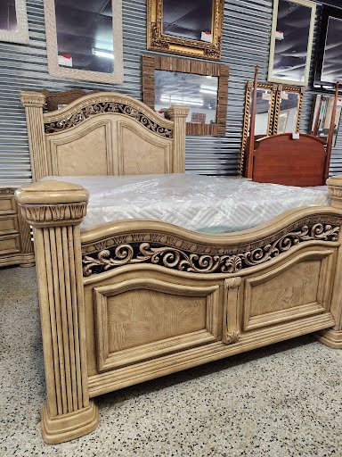 Wynwood Queen Bed Set w. 2 Nightstands