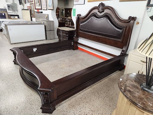HAVERTY'S Dark Wood Bed Set KING 4 Pieces