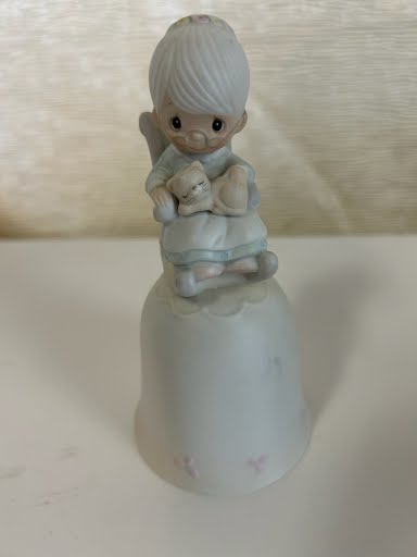 Precious Moments bell figurine "Purr-fect Grandma"