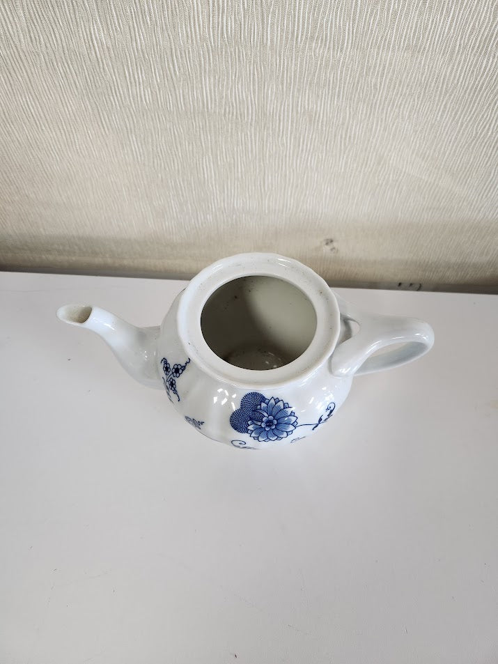 Tea Pot With Lid