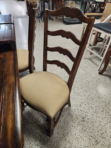 Dark wood dining set 78"x46" (2-20" leaves) 6 chairs