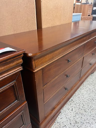 Ethan Allen Dresser 8 Drawers