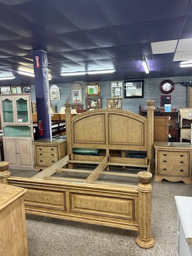 3 Piece King Bed Set w. 2 Nightstands