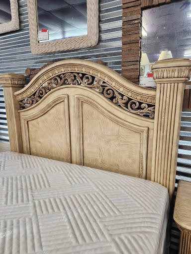 Wynwood Queen Bed Set w. 2 Nightstands