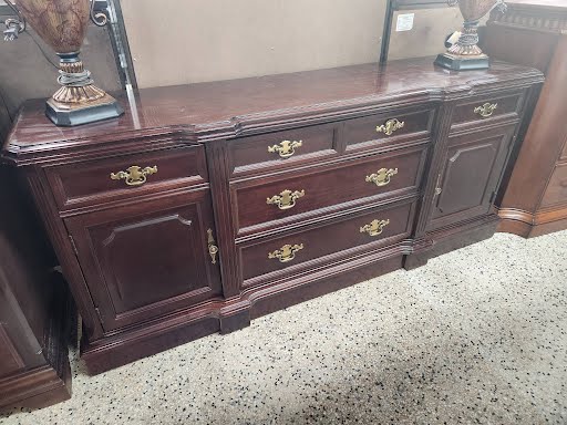 Bassett 5 Drawer Dresser