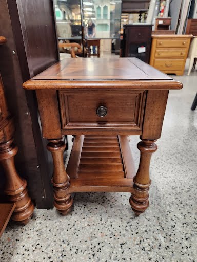 Haverty's End Table Slim Single Drawer