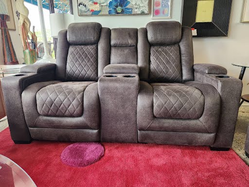 Ashley Furniture Love Seat Double Recliner w. Center Console