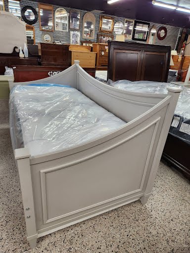 Grey/White Daybed