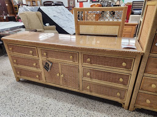 Lexington Dresser w. Mirror