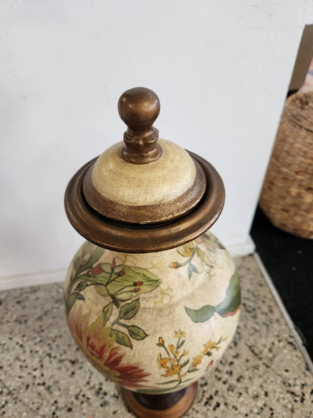 Raymond Waters Vase w. Lid