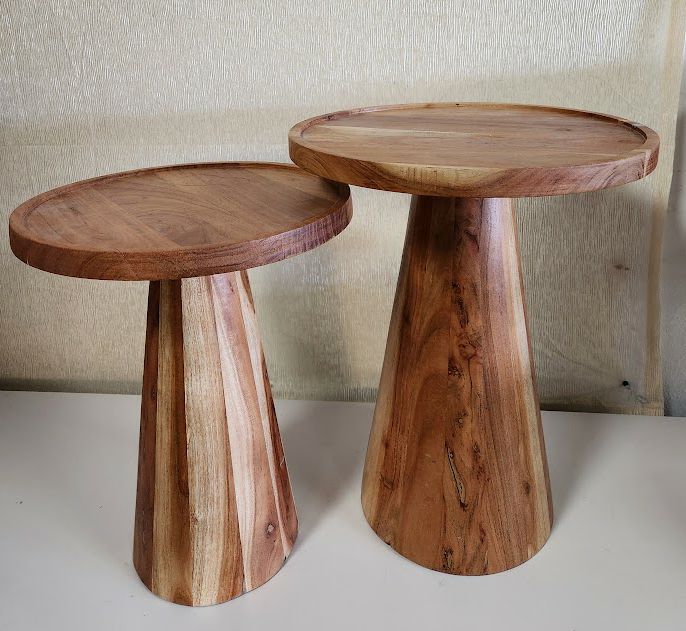 SET OF 2 wooden nesting end tables