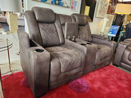 Ashley Furniture Love Seat Double Recliner w. Center Console