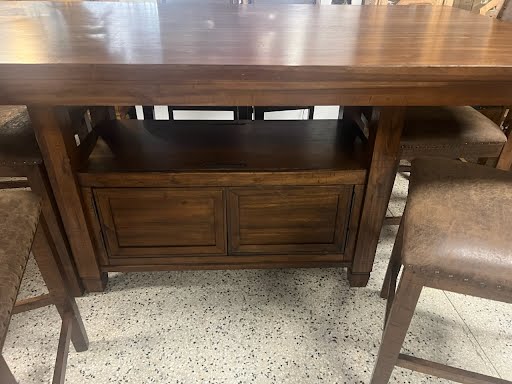 Counter Table w. 6 Chairs
