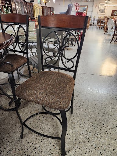 44"Round Counter Table w. Four Stools