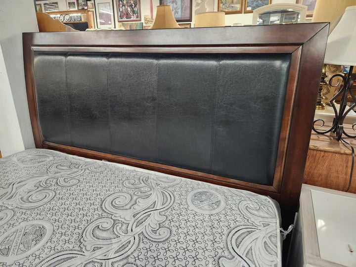 DK Wood/Leather Queen Bed
