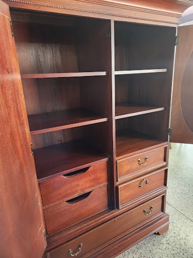 Lexington Clothing Armoire w. Mirror