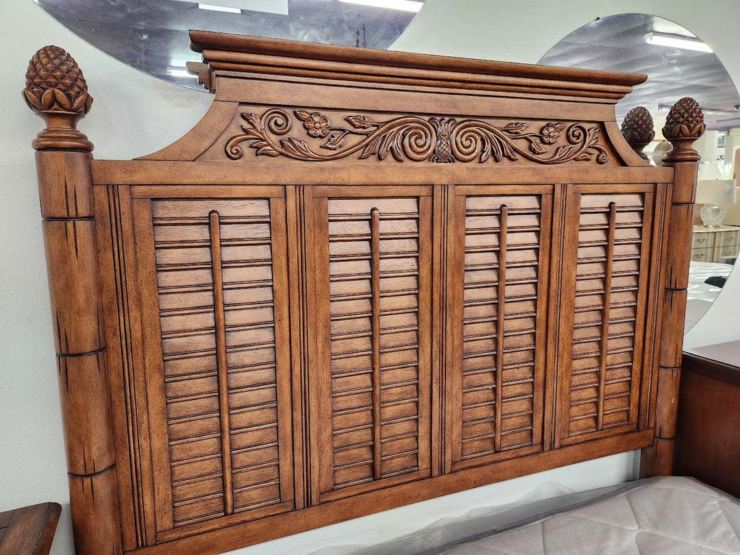 Broyhill Bed Set
