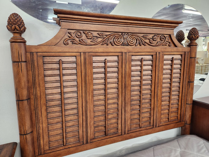 Broyhill Bed Set
