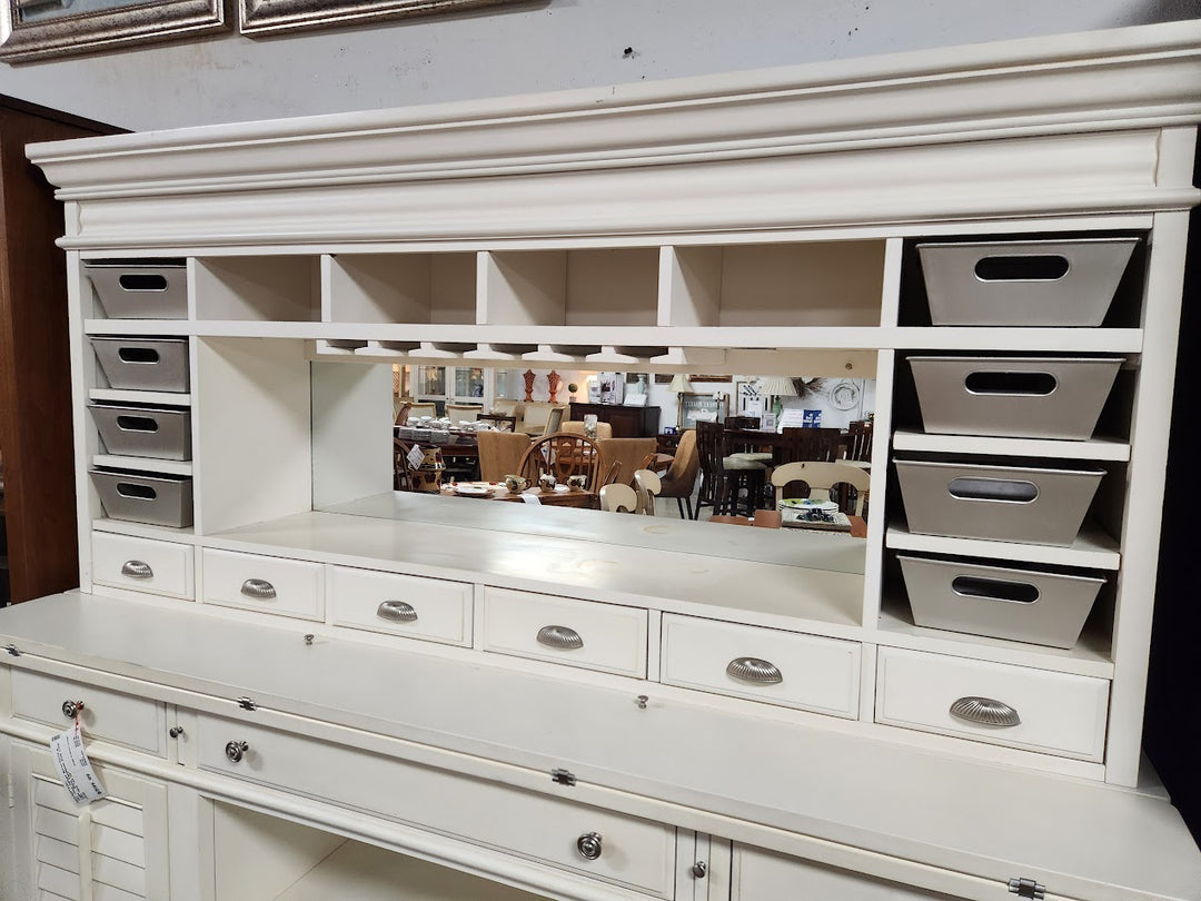China Cabinet With Mirror/Hutch With Light