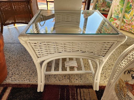 White rattan End Table