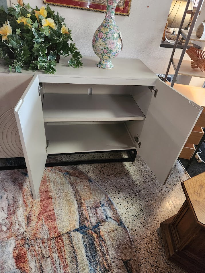 Side Board